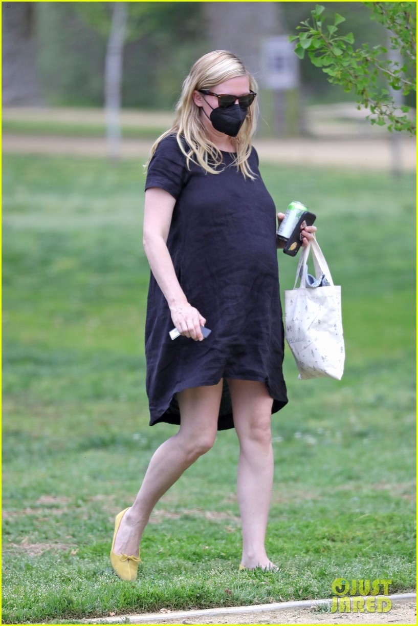 Kirsten Dunst Spotted for First Time After Revealing She's Pregnant (Photos)