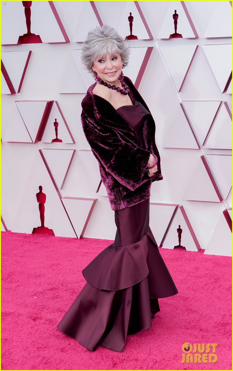 Rita Moreno & Fernanda Luisa Gordon Have a Cute Mother-Daughter Red Carpet Moment at Oscars 2021