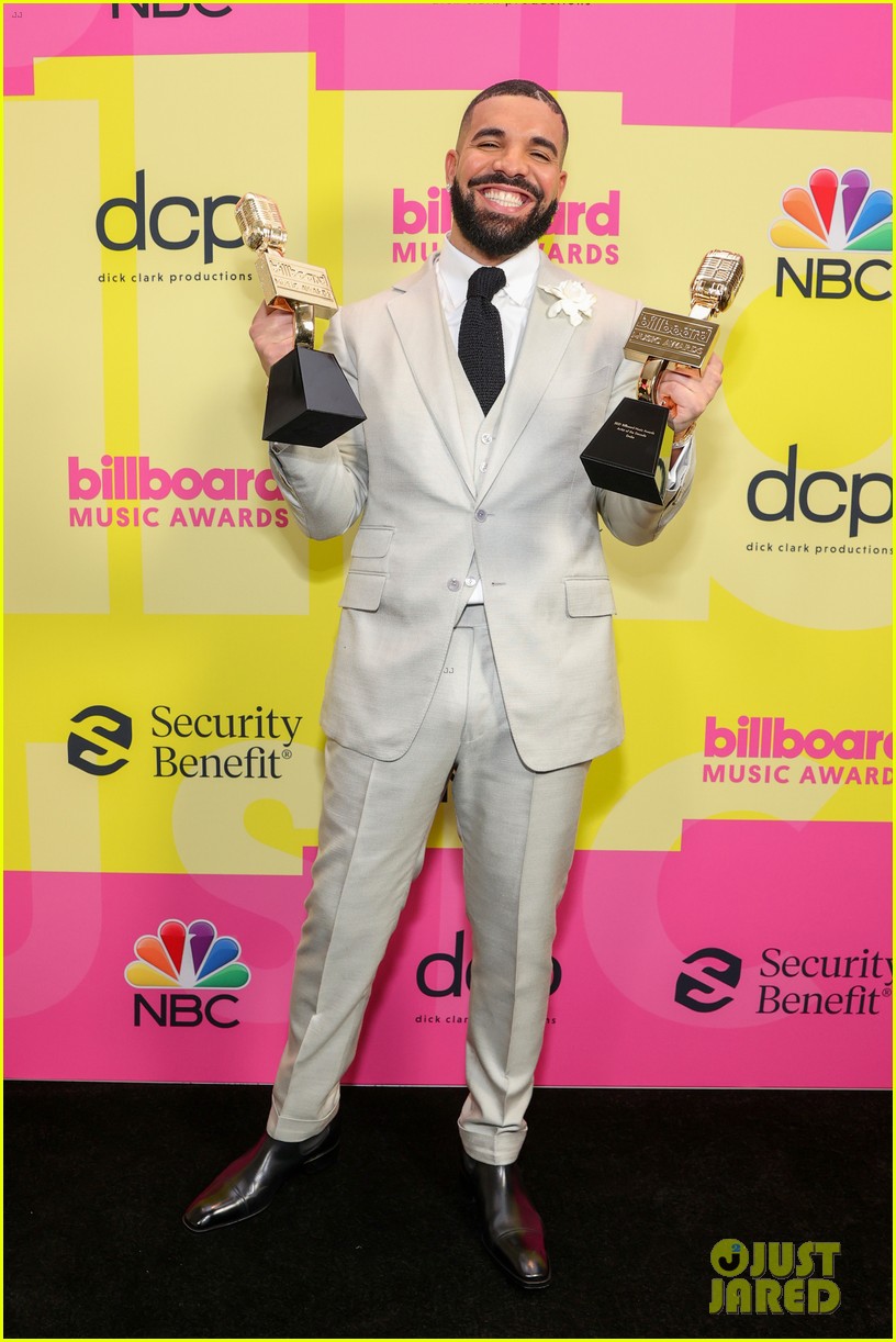 Drake Shares the Stage With Adorable Son Adonis While Accepting Artist of the Decade Award at BBMAs 2021