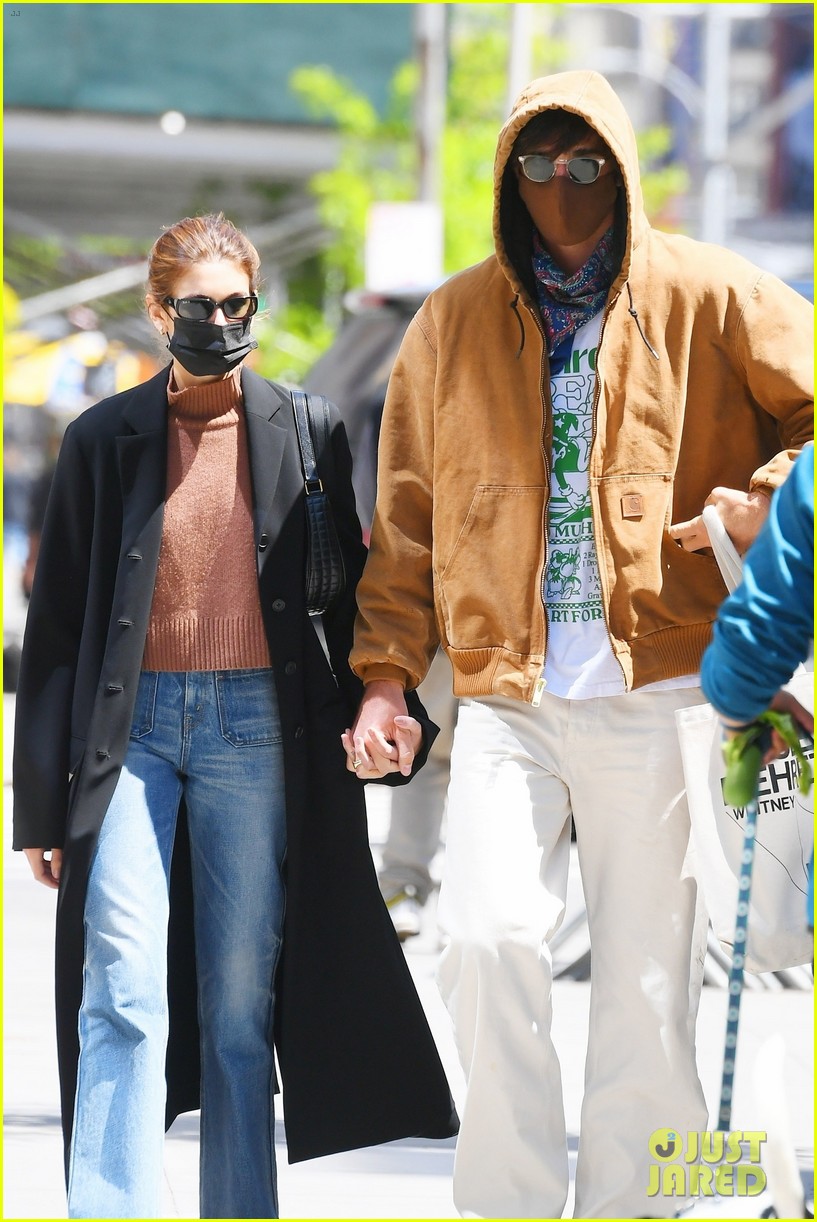 Kaia Gerber & Jacob Elordi Hold Hands as They Enjoy Spring in New York City