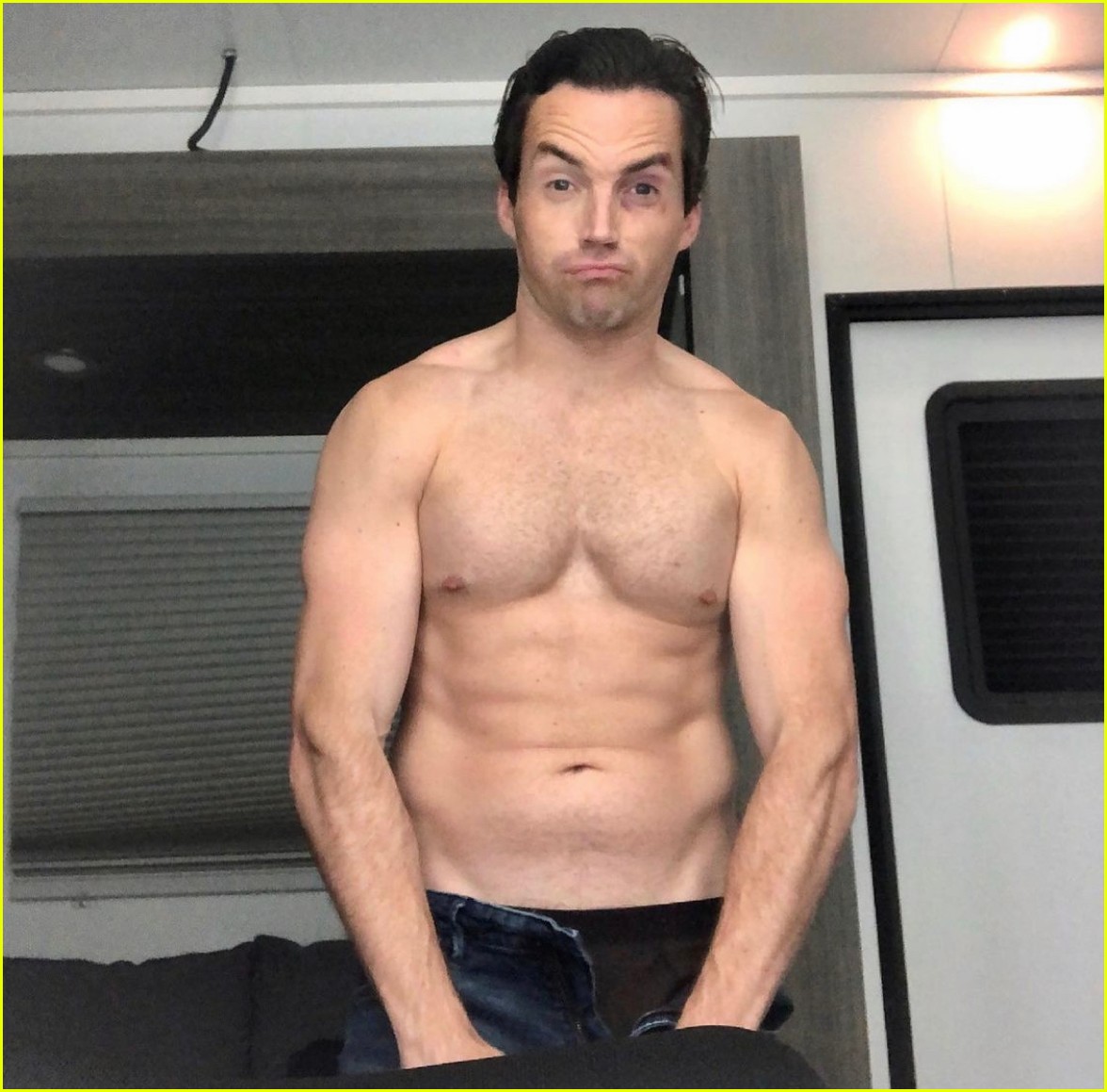 PLL's Ian Harding Shares Hot Shirtless Selfies: 'Waxed, Vaxxed, & Ready to Party'
