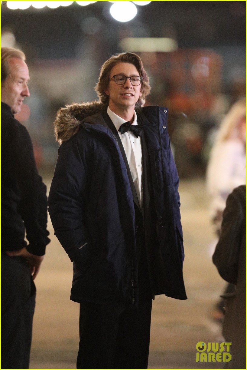 Emma Roberts & Thomas Mann Get all Dressed Up for a Horse & Carriage Ride for 'About Fate' Filming!