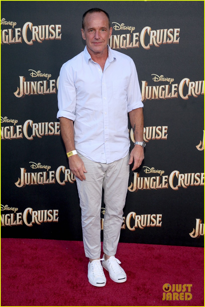 Emily Blunt, Dwayne Johnson, & Edgar Ramirez Attend World Premiere of 'Jungle Cruise' at Disneyland!