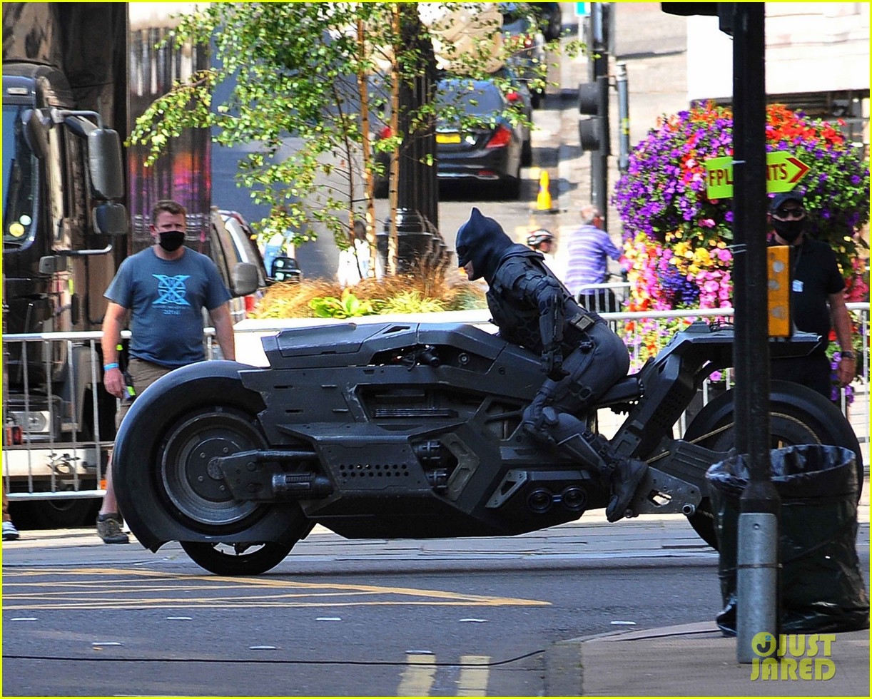 'The Flash' Set Photos Seem to Confirm Ben Affleck's Batman Scenes Are Being Filmed Now!