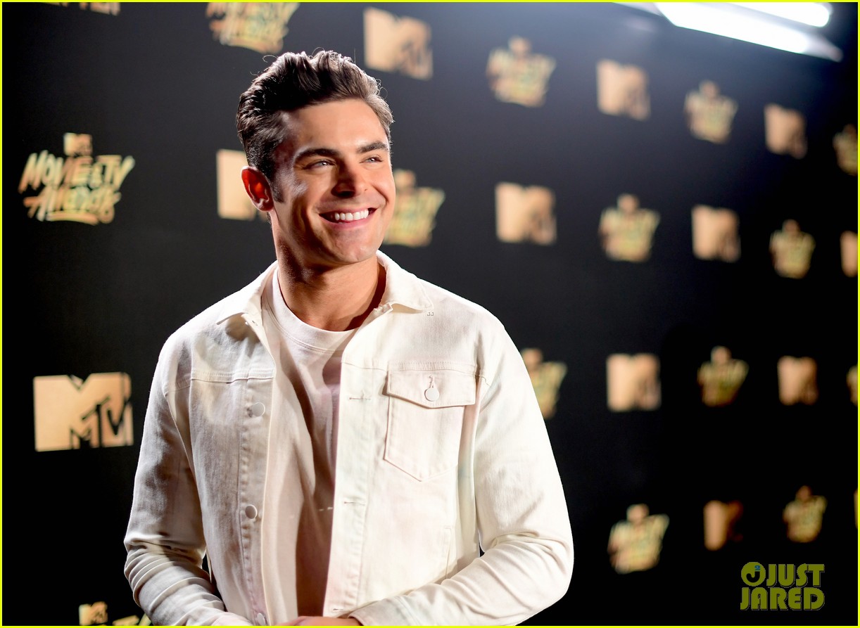 Zac Efron Does His First TikTok & Dances With Jessica Alba!