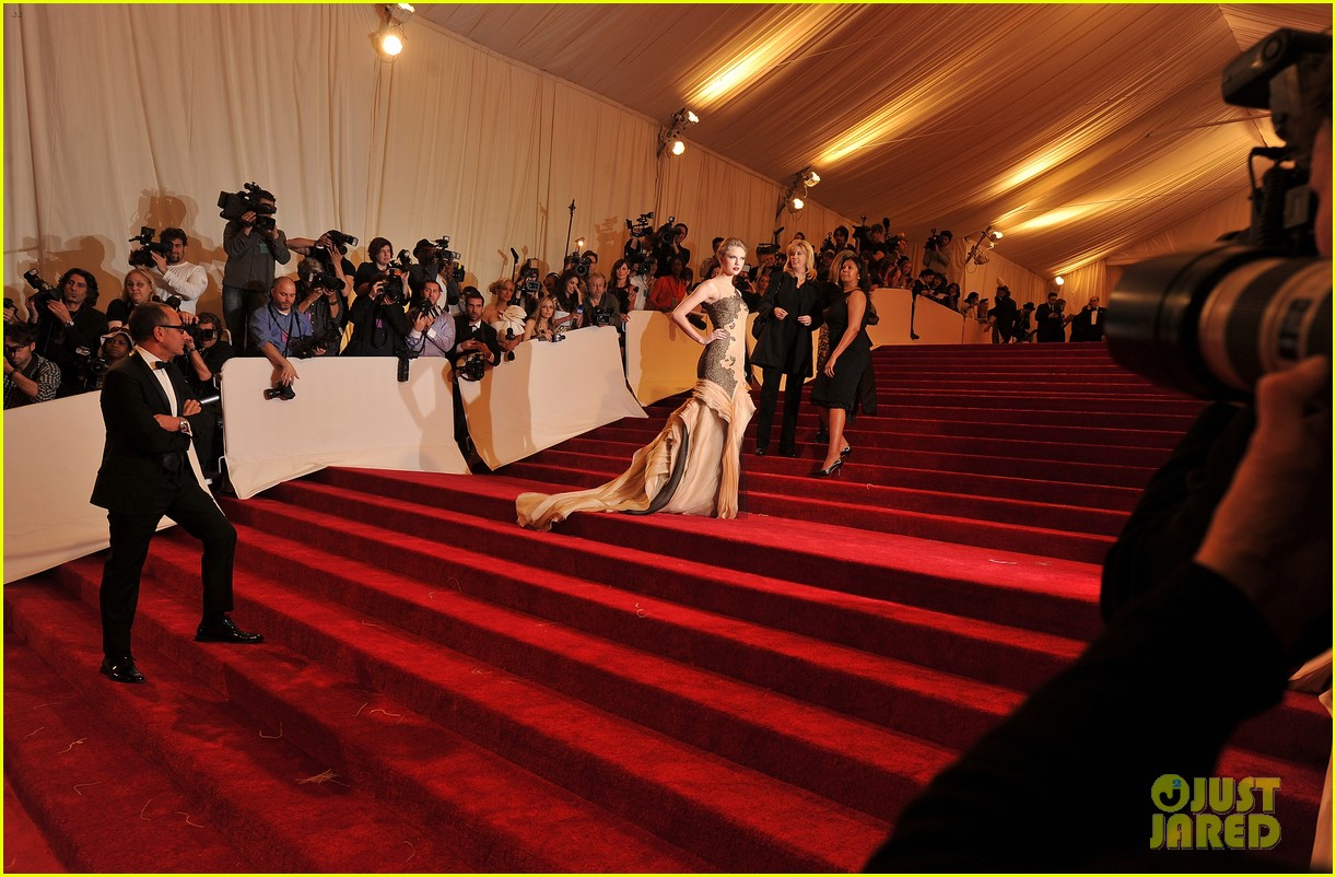 Look Back at the Met Gala Red Carpet From 10 Years Ago!