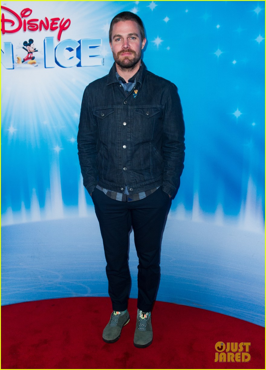 Stephen Amell Defends His New Shirtless Photo After Trolls Said He's Out of Shape