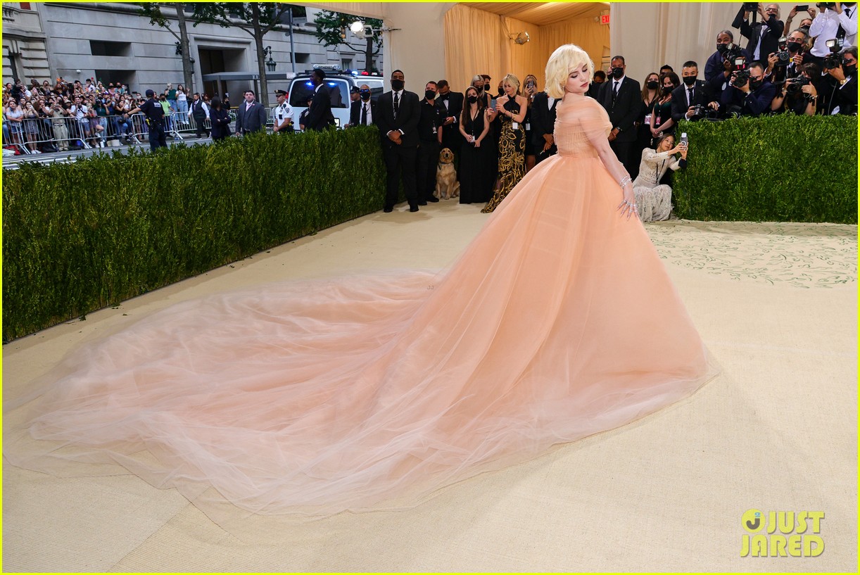 billie eilish met gala pink dress Billie Eilish ticked all the boxes at the Met Gala in an off-the-shoulder peach tulle ball gown by Oscar Del La Renta