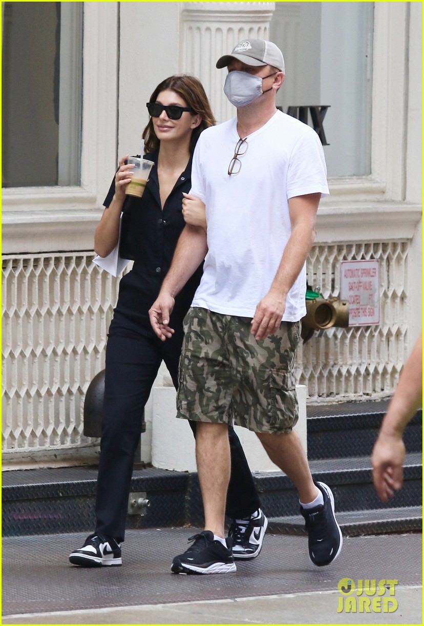 Leonardo DiCaprio Went Shopping with Girlfriend Camila Morrone, But Chose to Wait Outside This One Store!