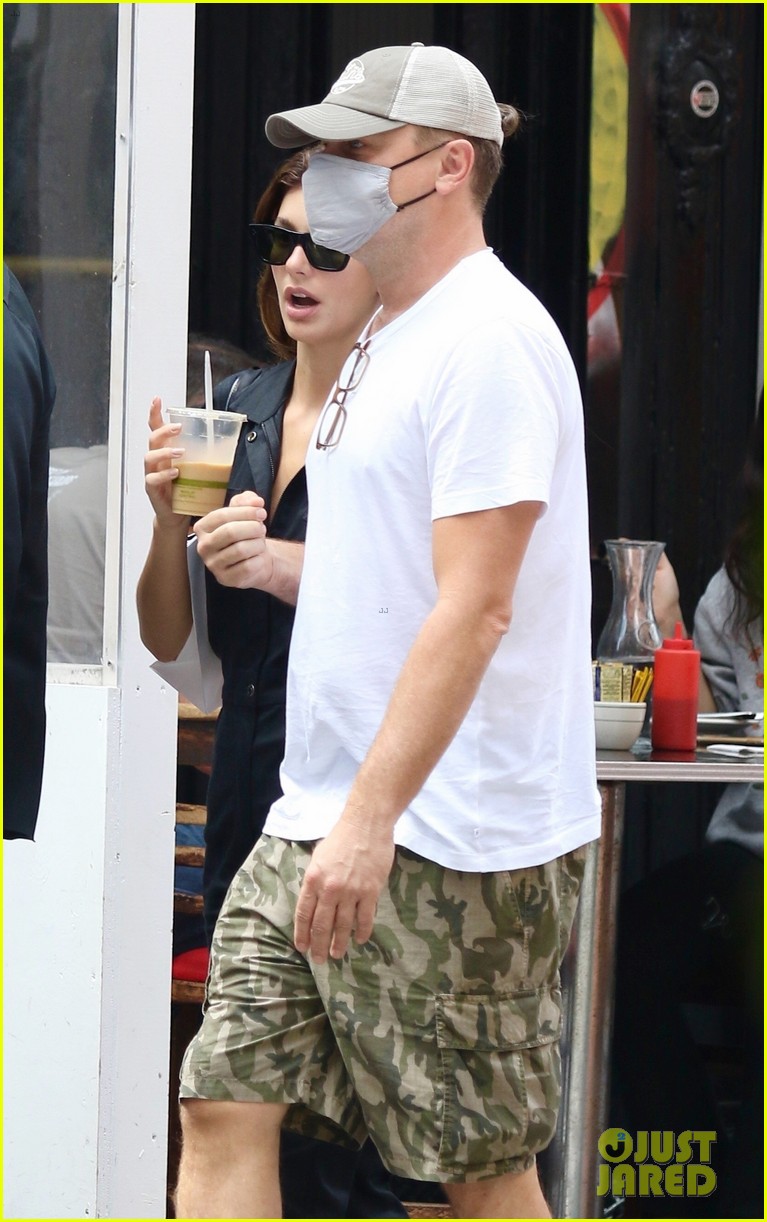 Leonardo DiCaprio Went Shopping with Girlfriend Camila Morrone, But Chose to Wait Outside This One Store!