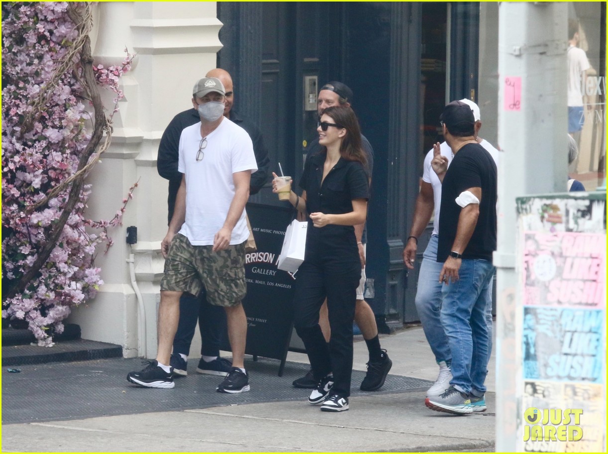 Leonardo DiCaprio Went Shopping with Girlfriend Camila Morrone, But Chose to Wait Outside This One Store!