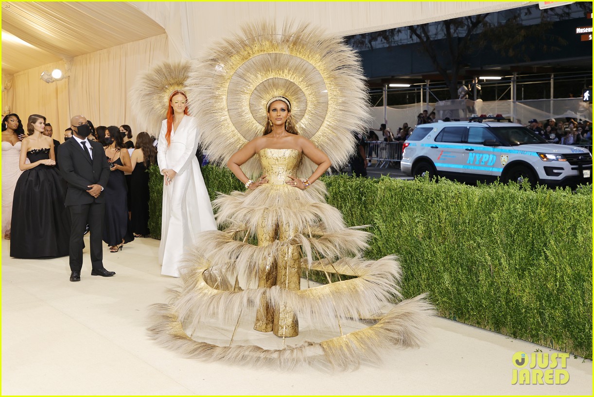 iman gold dress met gala Is A Ray of Sunshine at 2021 | Just Jared chain