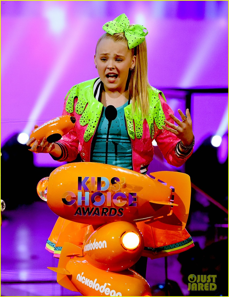JoJo Siwa Claims Nickelodeon is Stopping Her From Performing Her Own Songs During Upcoming Tour
