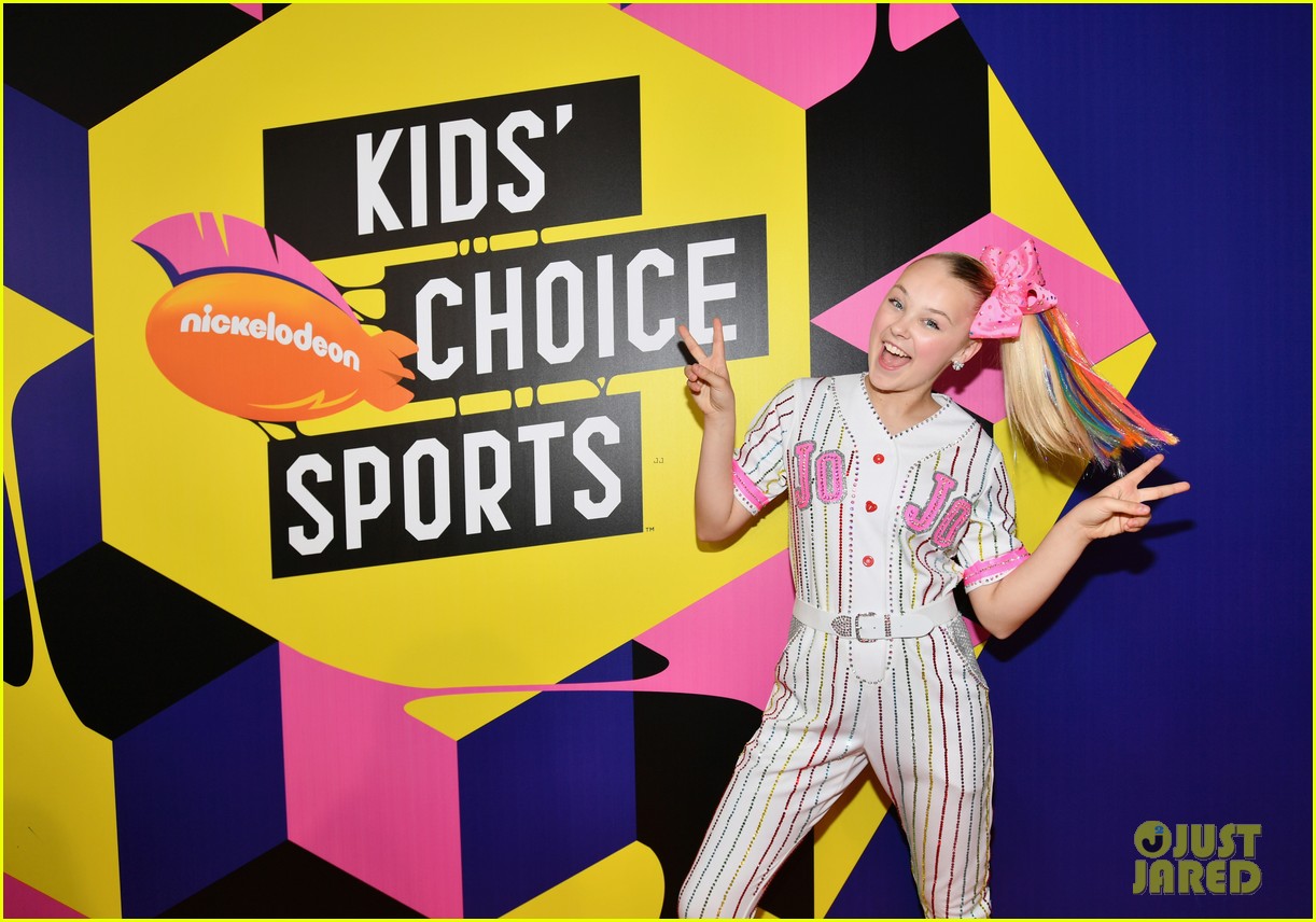 JoJo Siwa Claims Nickelodeon is Stopping Her From Performing Her Own Songs During Upcoming Tour