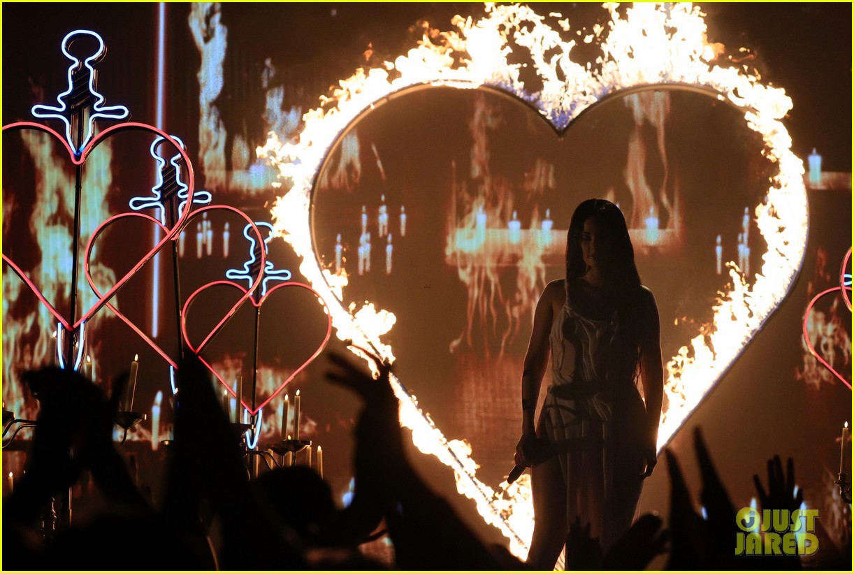 Kacey Musgraves Performs 'Star-Crossed' Live for the First Time at MTV VMAs 2021 - Watch Video!