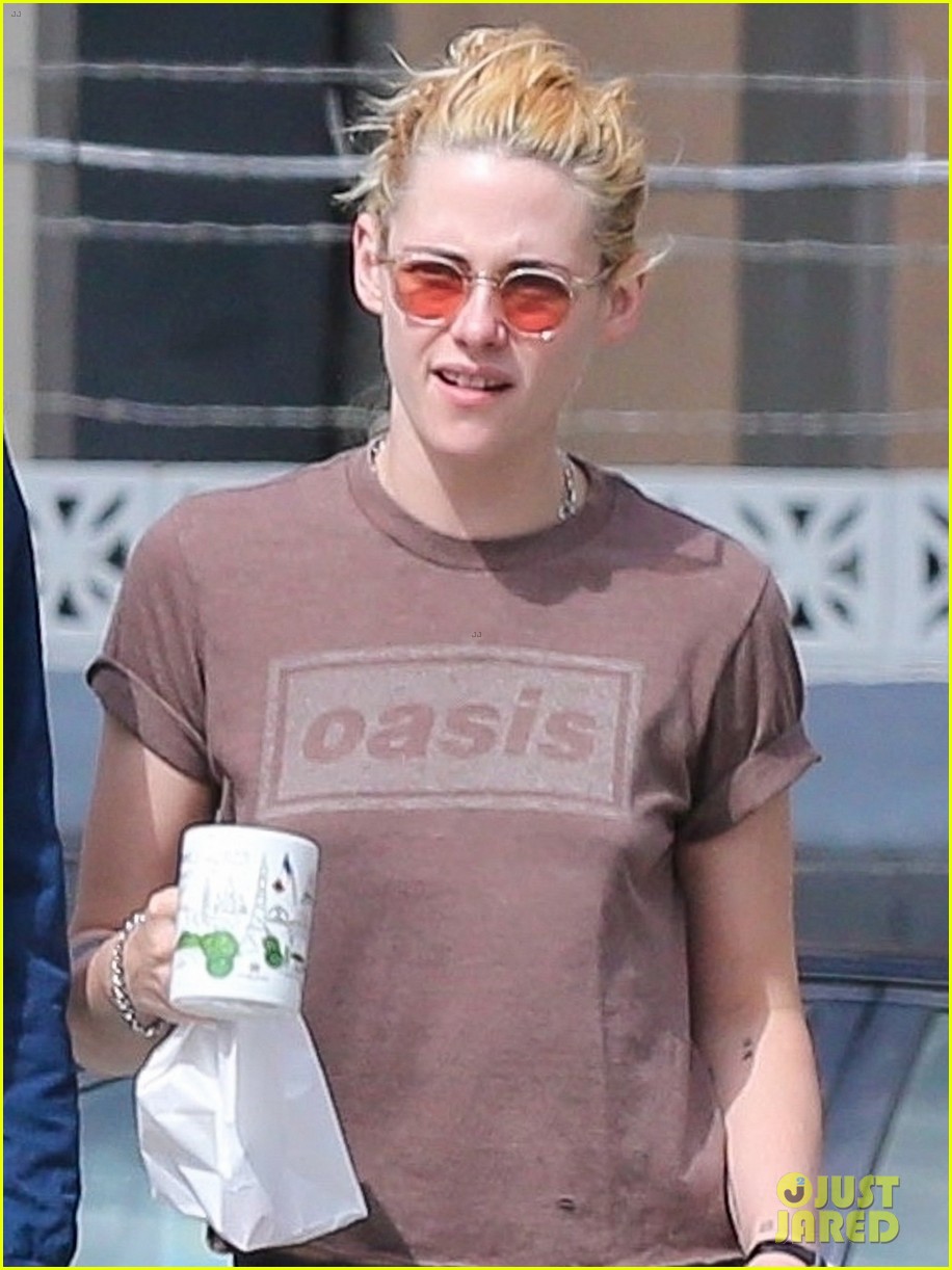 Kristen Stewart & Dylan Meyer Run a Few Errands Together in L.A.