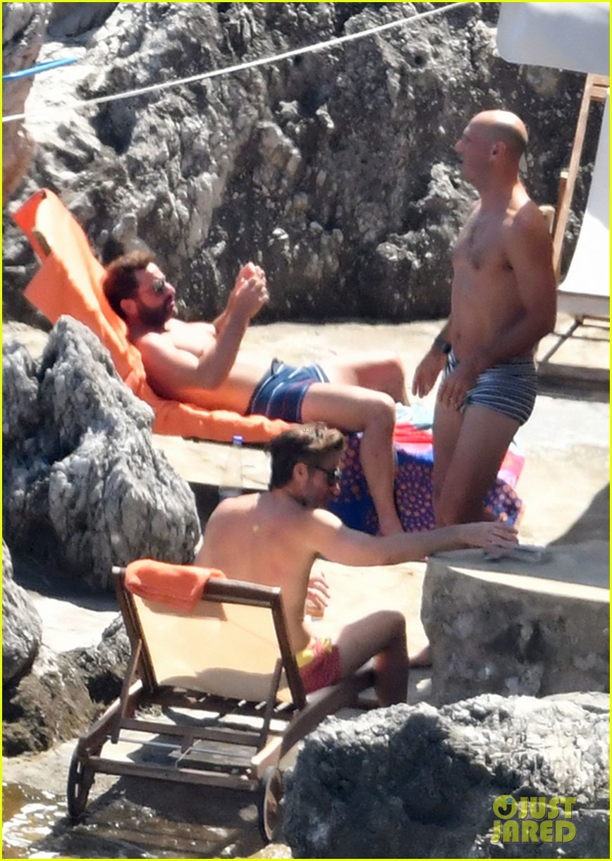 Chris Pine Shows Off Toned Back Muscles While On A Birthday Trip in Italy