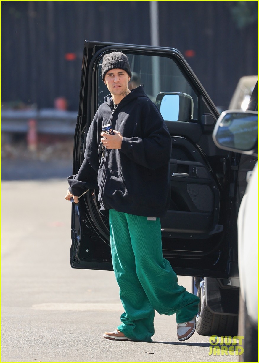 Justin Bieber & Wife Hailey Step Out in Sweats for Saturday Morning Brunch