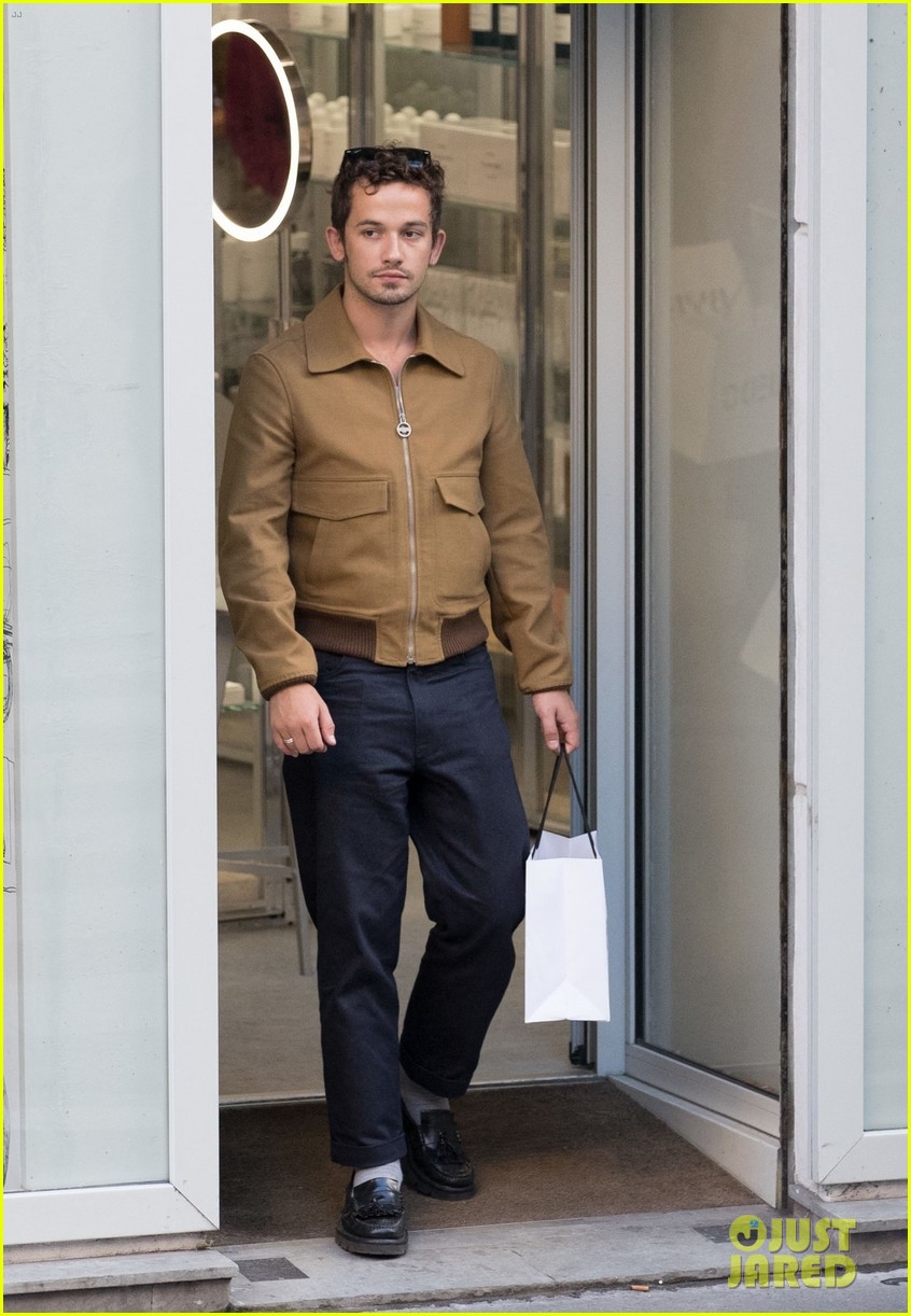 'Gossip Girl' Star Eli Brown Spends the Day Shopping with Friends in Paris