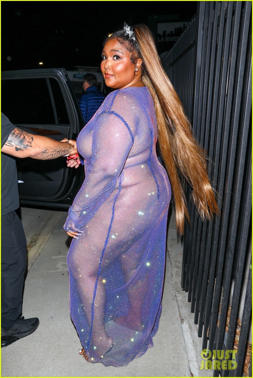 lizzo sheer dress Austynzogs: Singer Lizzo stepped out in a daring sheer fishnet dress that's easily the sexiest thing we've seen her wear for Cardi B's star-studded birthday party in Los Angeles on Monday evening,