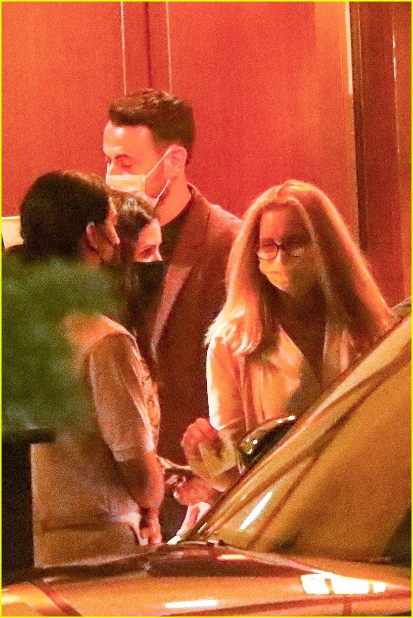 Katy Perry & Orlando Bloom Spotted Having Dinner with the Ladies of 'Friends'