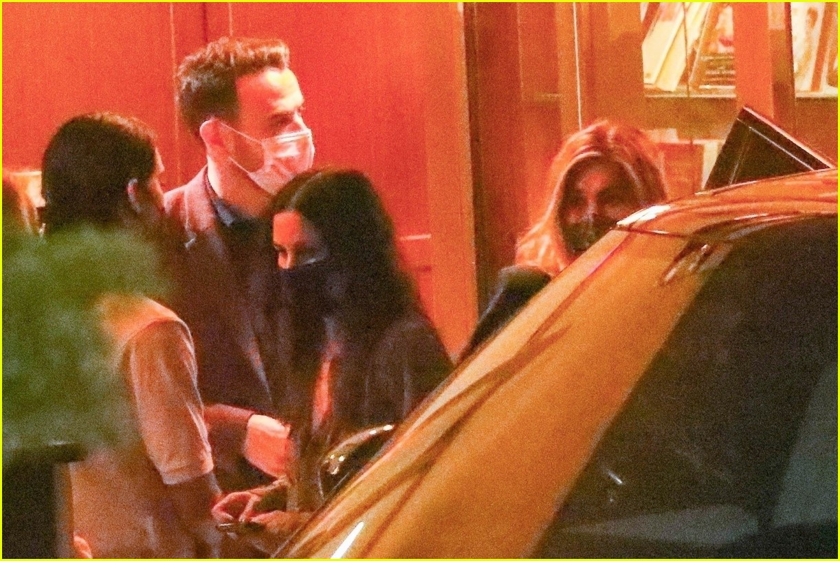 Katy Perry & Orlando Bloom Spotted Having Dinner with the Ladies of 'Friends'