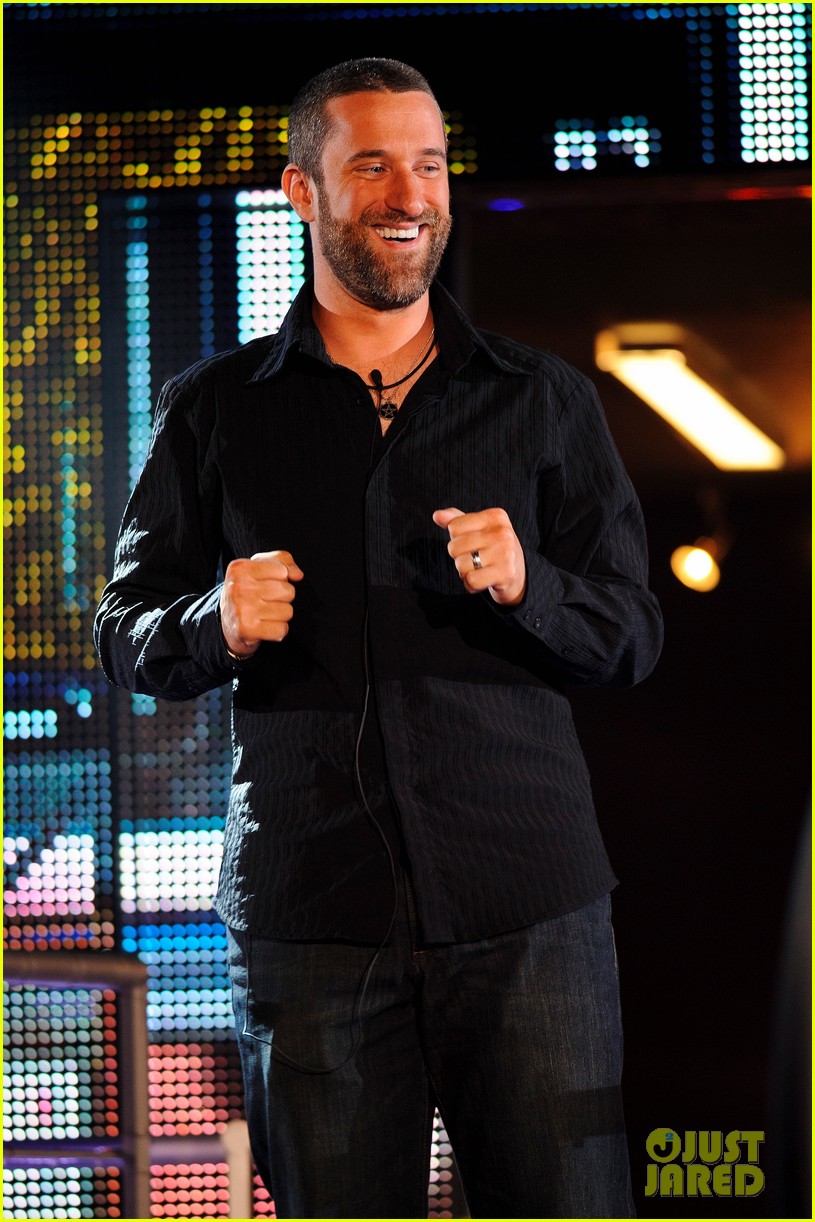 'Saved By the Bell' Pays Tribute to Dustin Diamond in Season 2 Premiere