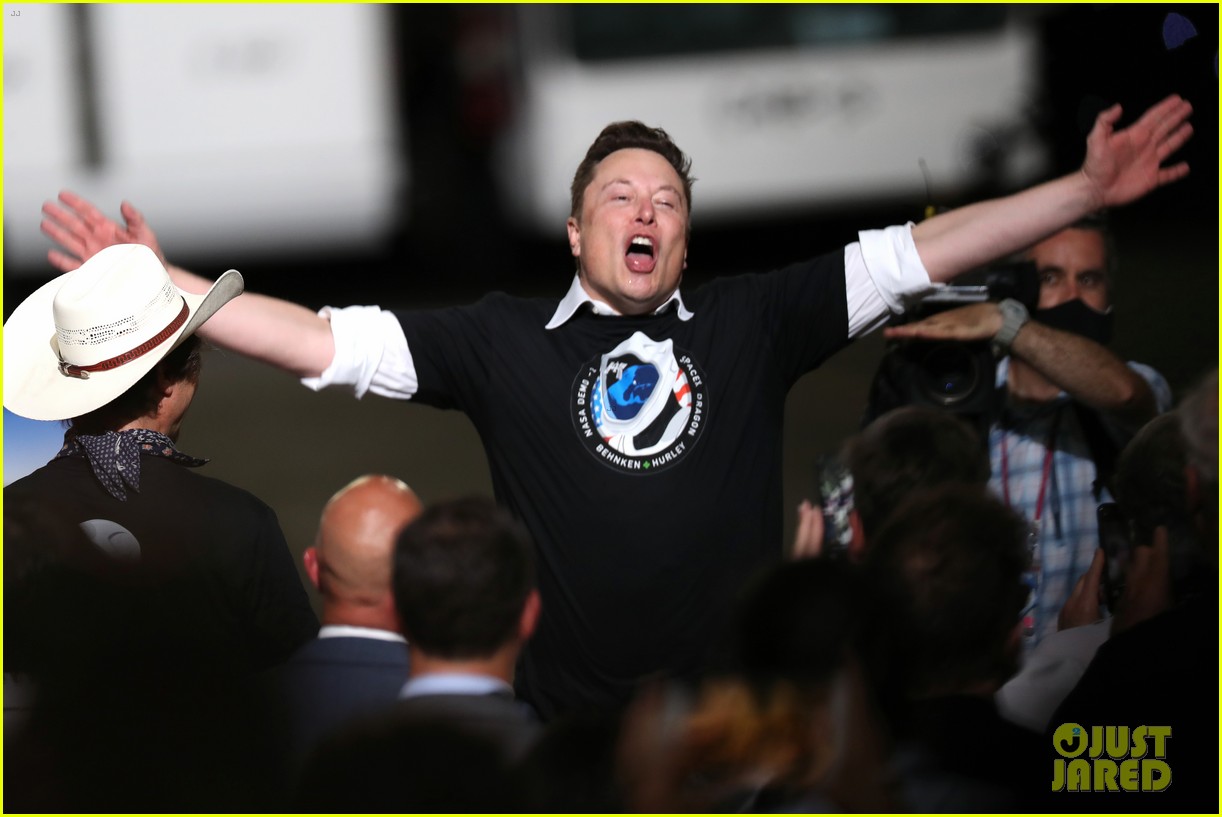 Elon Musk Says He'll Sell 10% of His Tesla Stock if Twitter Votes for Him to Do So