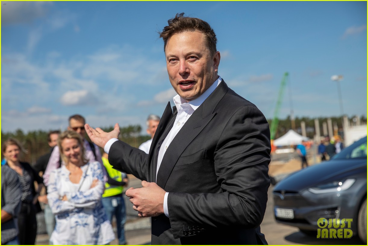Elon Musk Says He'll Sell 10% of His Tesla Stock if Twitter Votes for Him to Do So