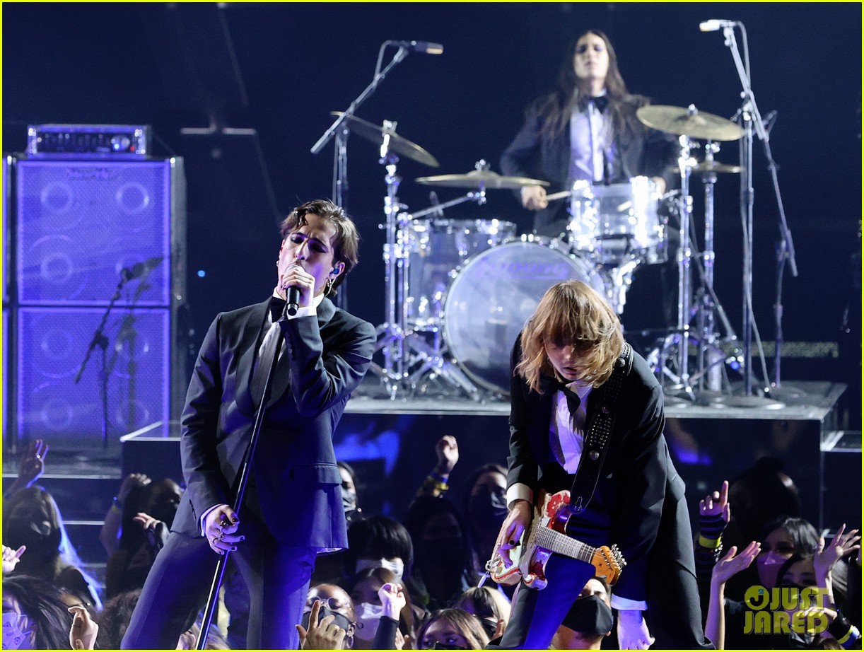 Maneskin Rocks the AMAs 2021 Stage with Performance of Their Hit 'Beggin' - Watch Now!