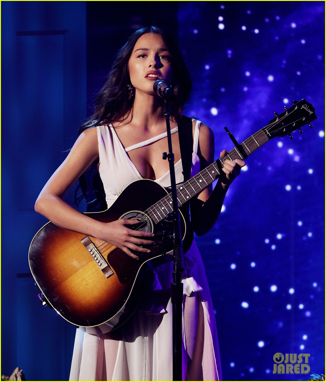 Olivia Rodrigo Makes Her AMAs Debut with 'Traitor' Performance - Watch the Video!