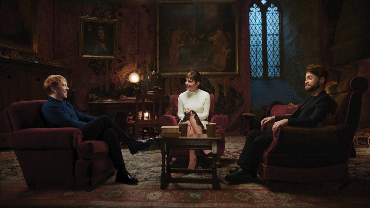 Daniel Radcliffe & Emma Watson Used To Give Each Other Dating Advice on 'Harry Potter' Set