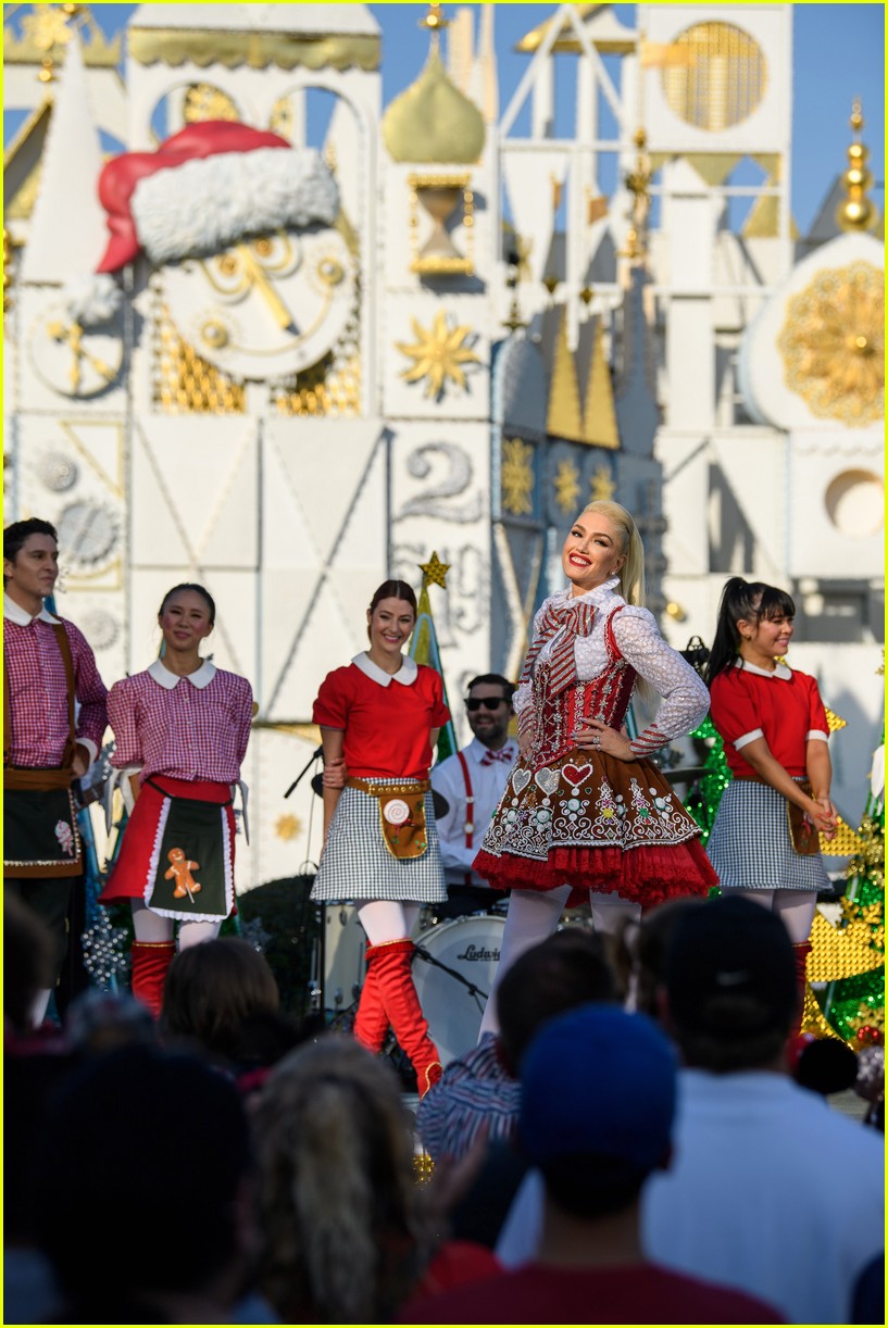 Disney Christmas Parade 2021 - Full Performers List Revealed!