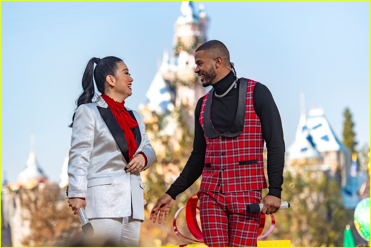 Disney Christmas Parade 2021 - Full Performers List Revealed!