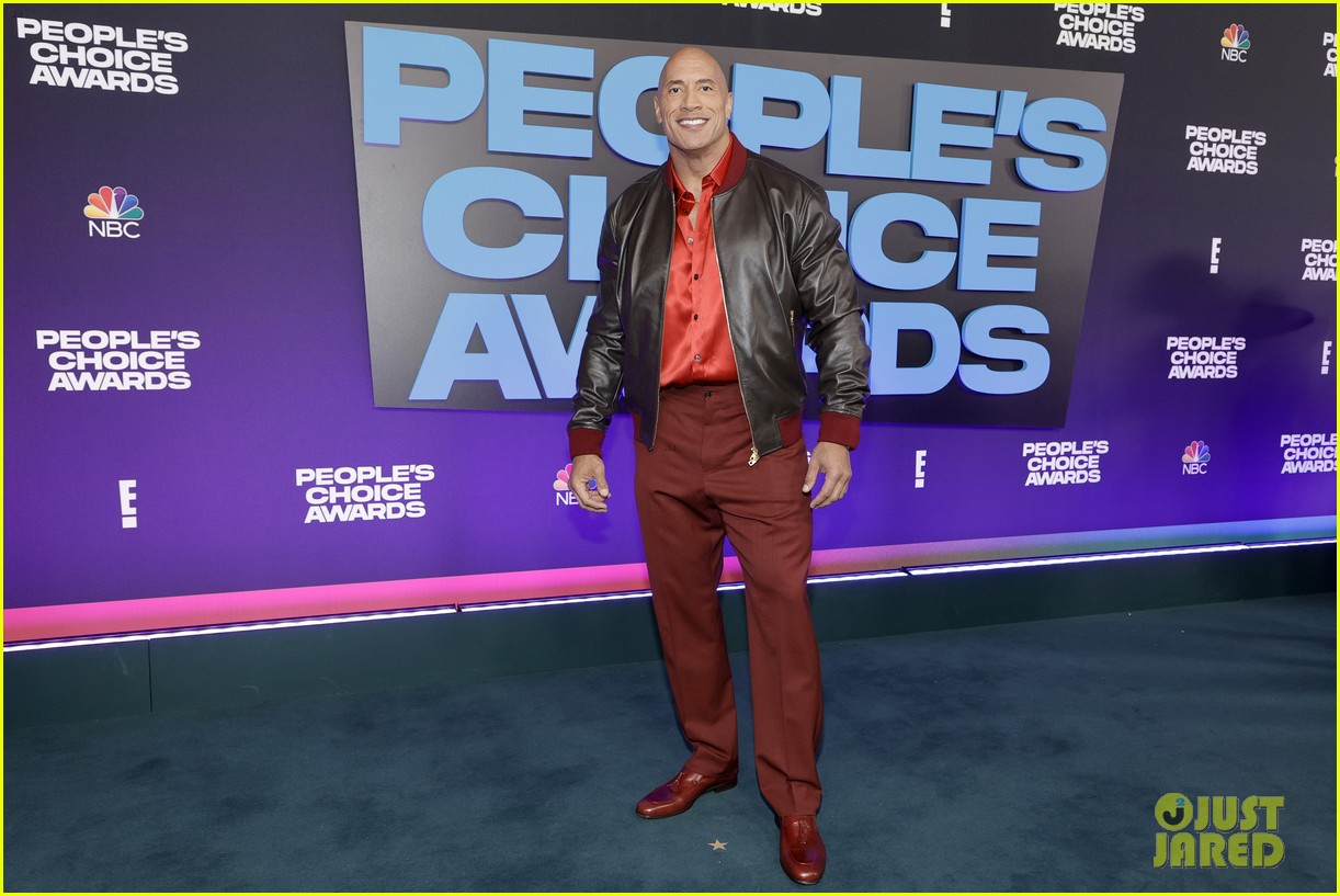 Halle Berry & Dwayne Johnson Meet Up at People's Choice Awards 2021 - See The Pics!
