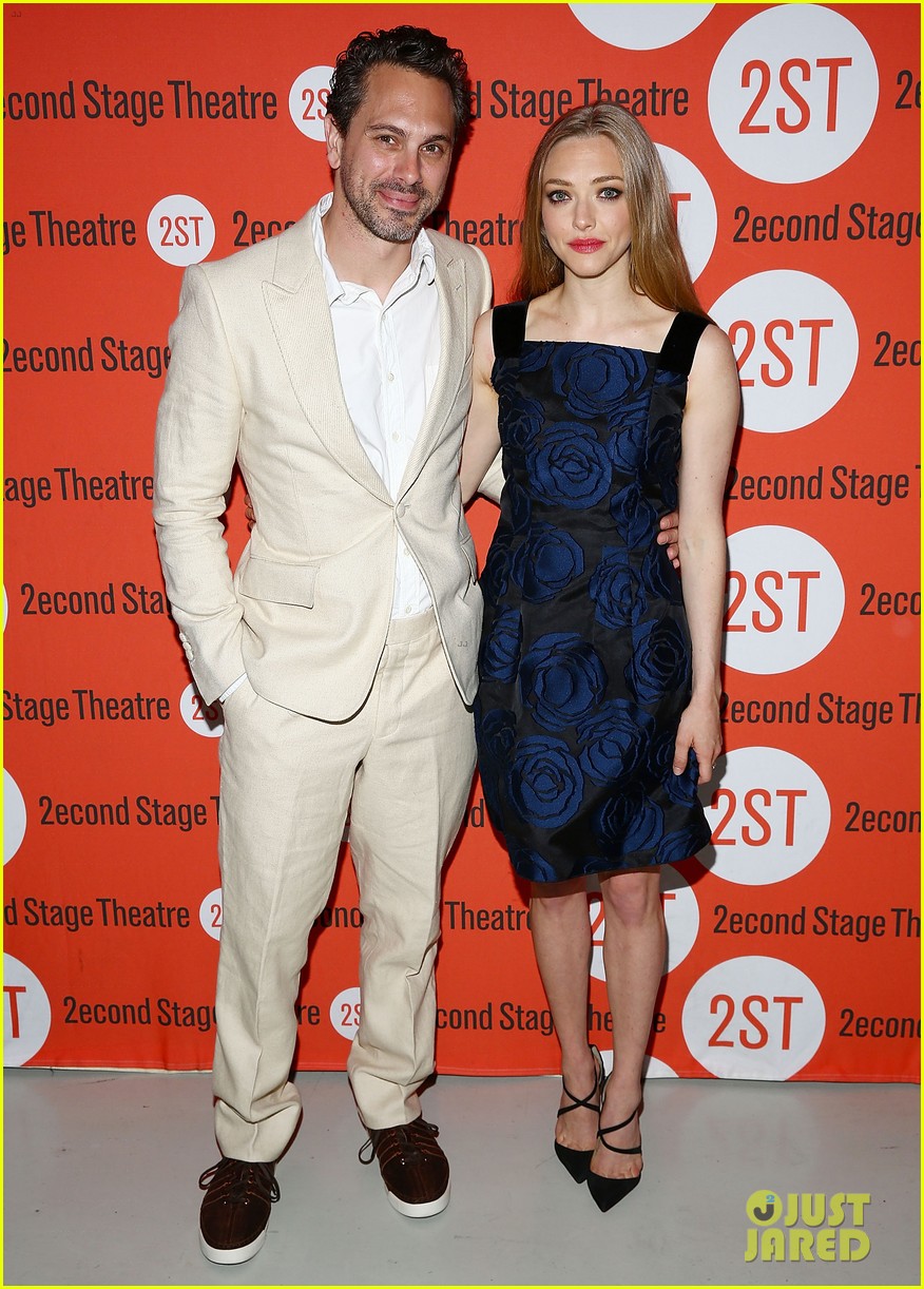 Amanda Seyfried & Thomas Sadoski Isolated Separately on Christmas Because of COVID-19 Exposure