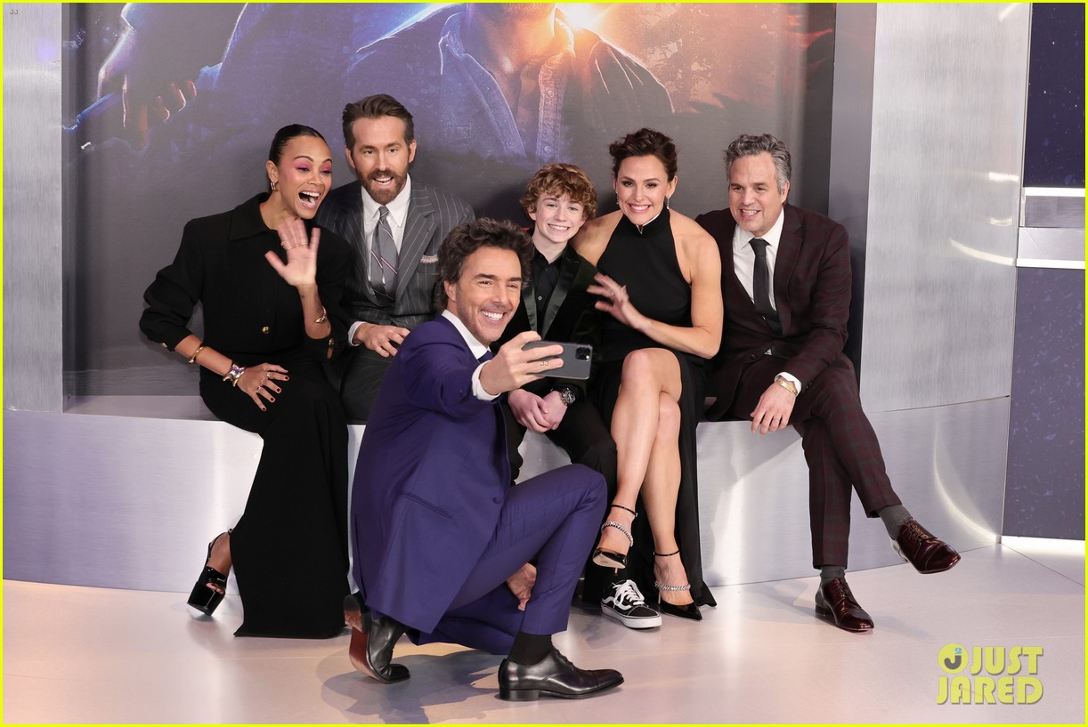 Jennifer Garner & Zoe Saldana Glam Up for 'The Adam Project' NYC Premiere!