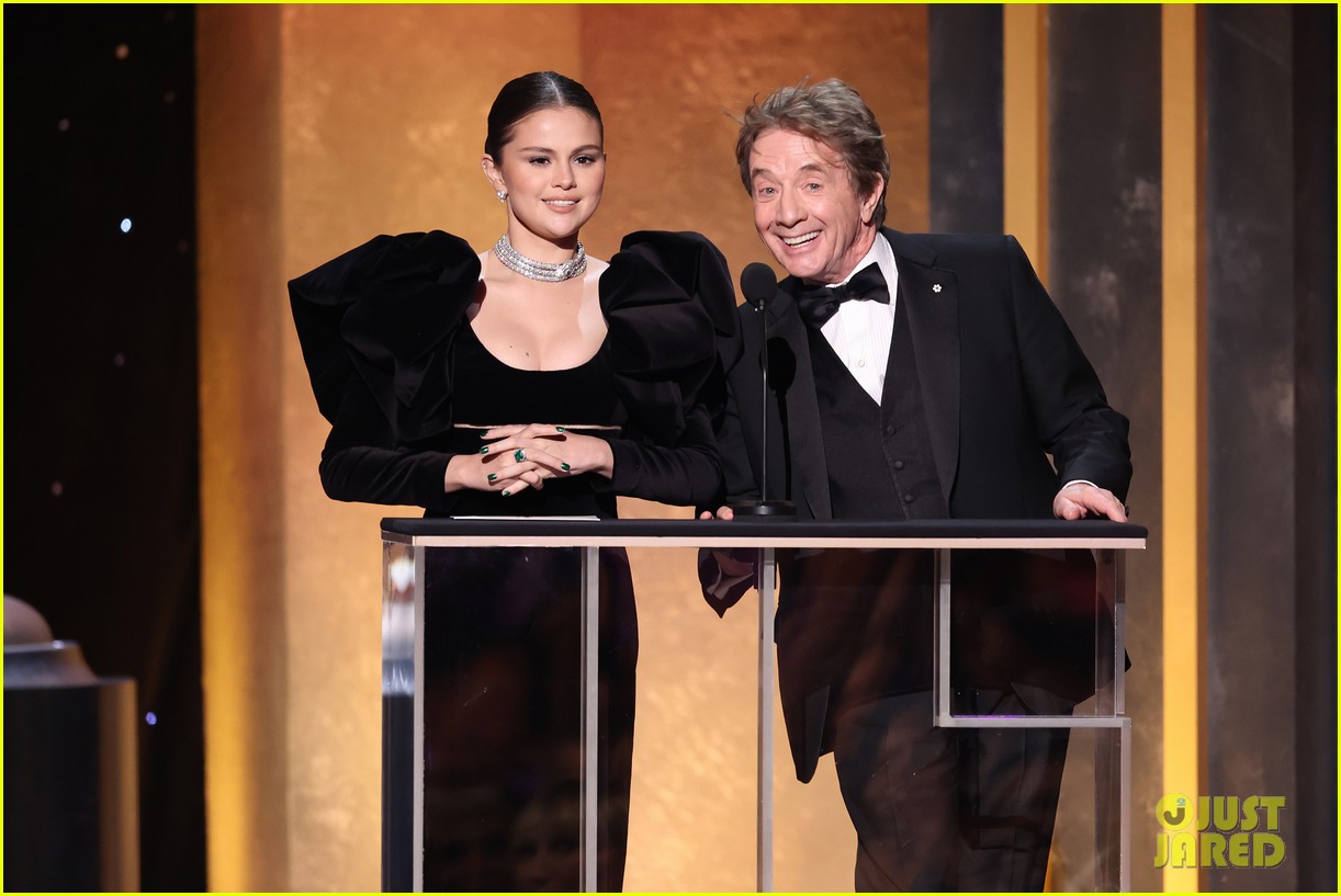 Video Shows the Reason Why Selena Gomez Seemingly Had to Go Barefoot on Stage at SAG Awards 2022