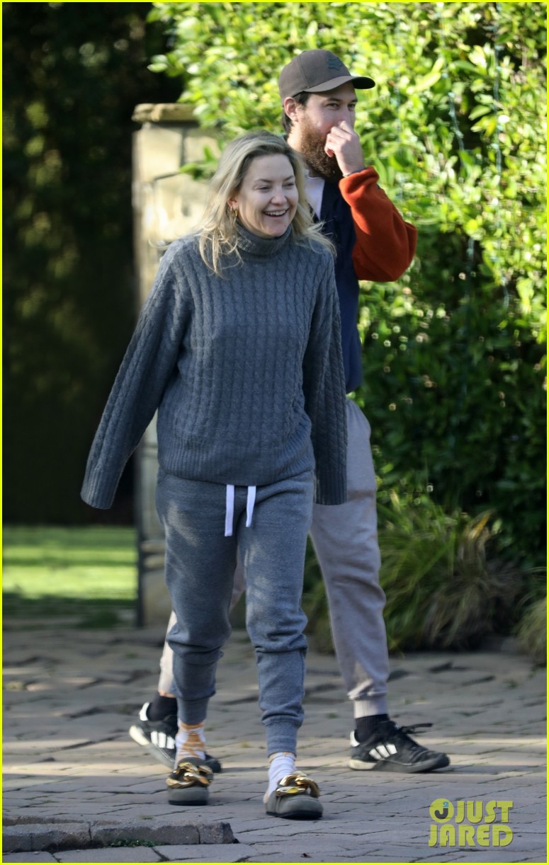 Kate Hudson & Danny Fujikawa Step Out for a Morning Stroll Around the Neighborhood