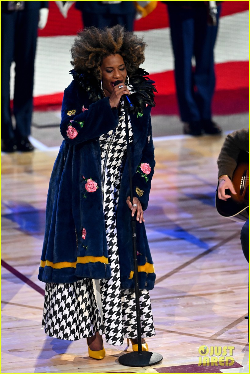 Watch Macy Gray Perform the National Anthem at NBA All-Star Game 2022 (Video)
