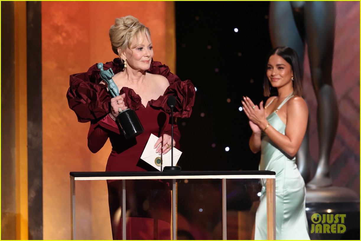 Jean Smart Wins for Best Female Actor in a Comedy Series at SAG Awards 2022