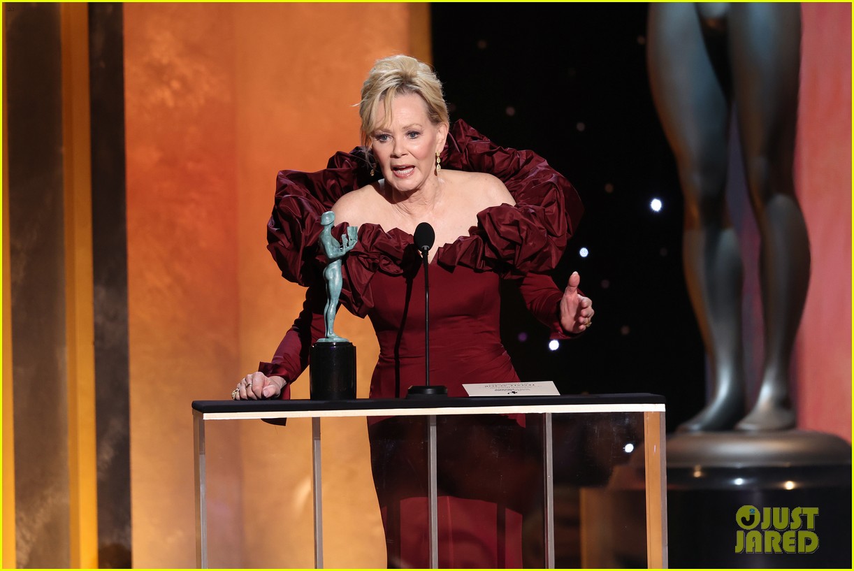 Jean Smart Wins for Best Female Actor in a Comedy Series at SAG Awards 2022