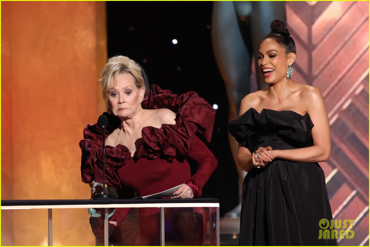 Jean Smart Wins for Best Female Actor in a Comedy Series at SAG Awards 2022