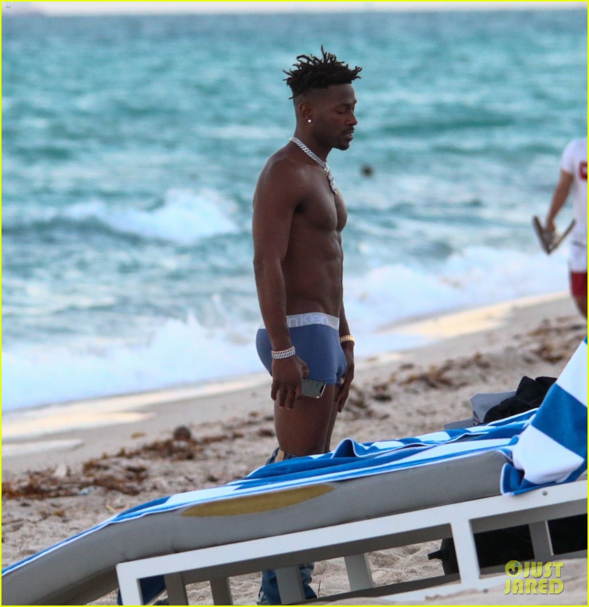 NFL Star Antonio Brown Channels Friend Kanye West While Going Masked at the Beach (Photos)