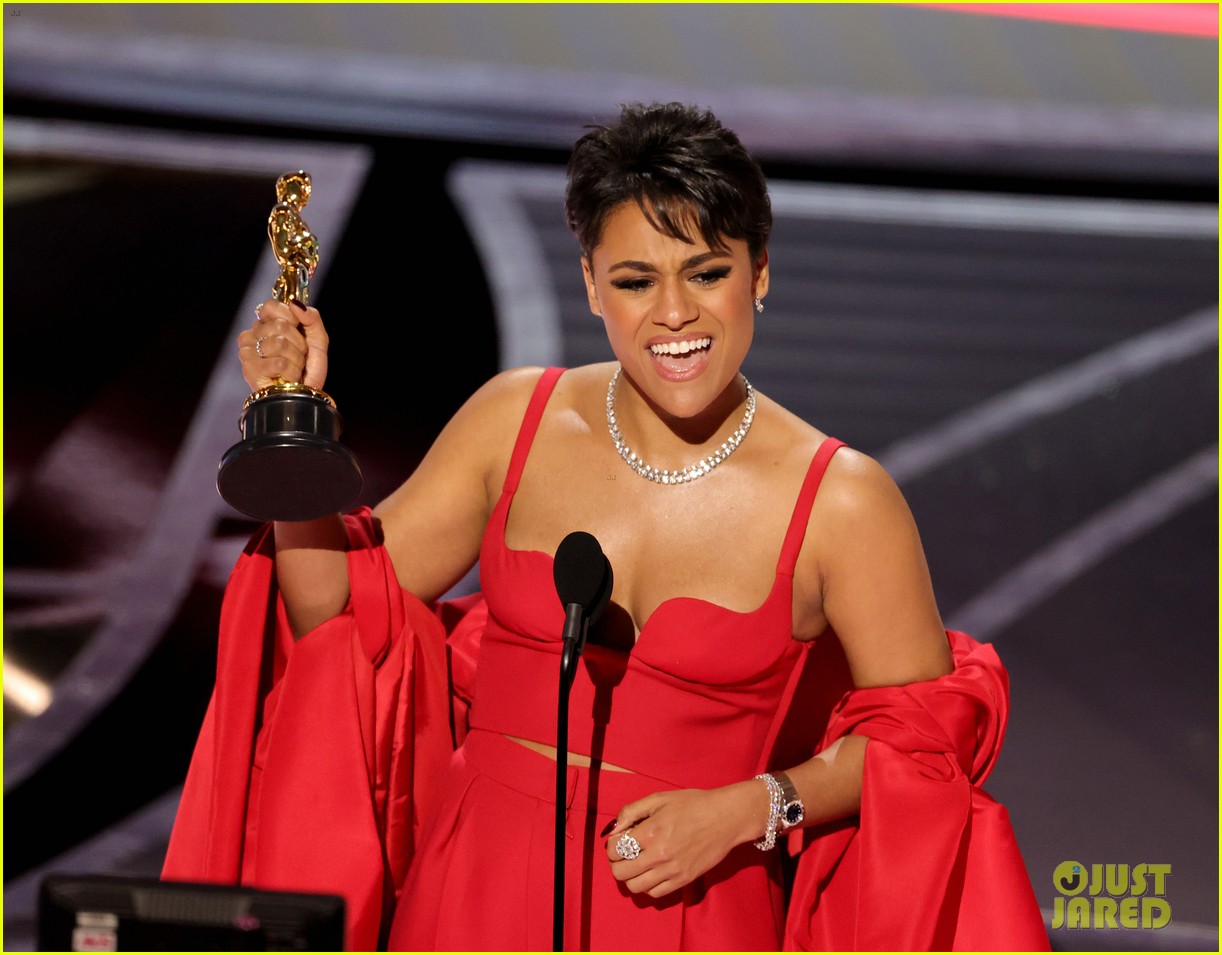 Ariana DeBose Makes History with Win at Oscars 2022, Tells Queer Fans 'There's a Place for Us'