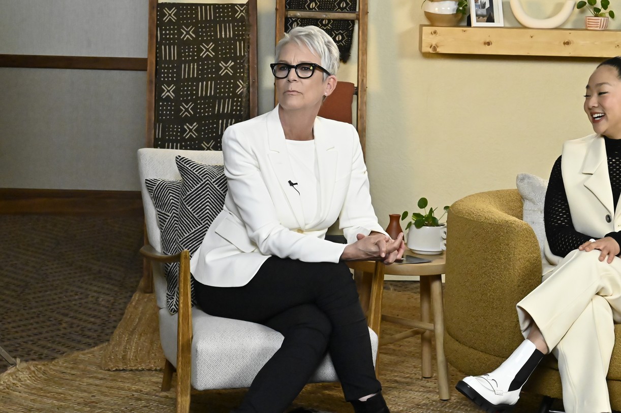 Here's Why Jamie Lee Curtis Said No To Wearing Prosthetics in 'Everything Everywhere All at Once'
