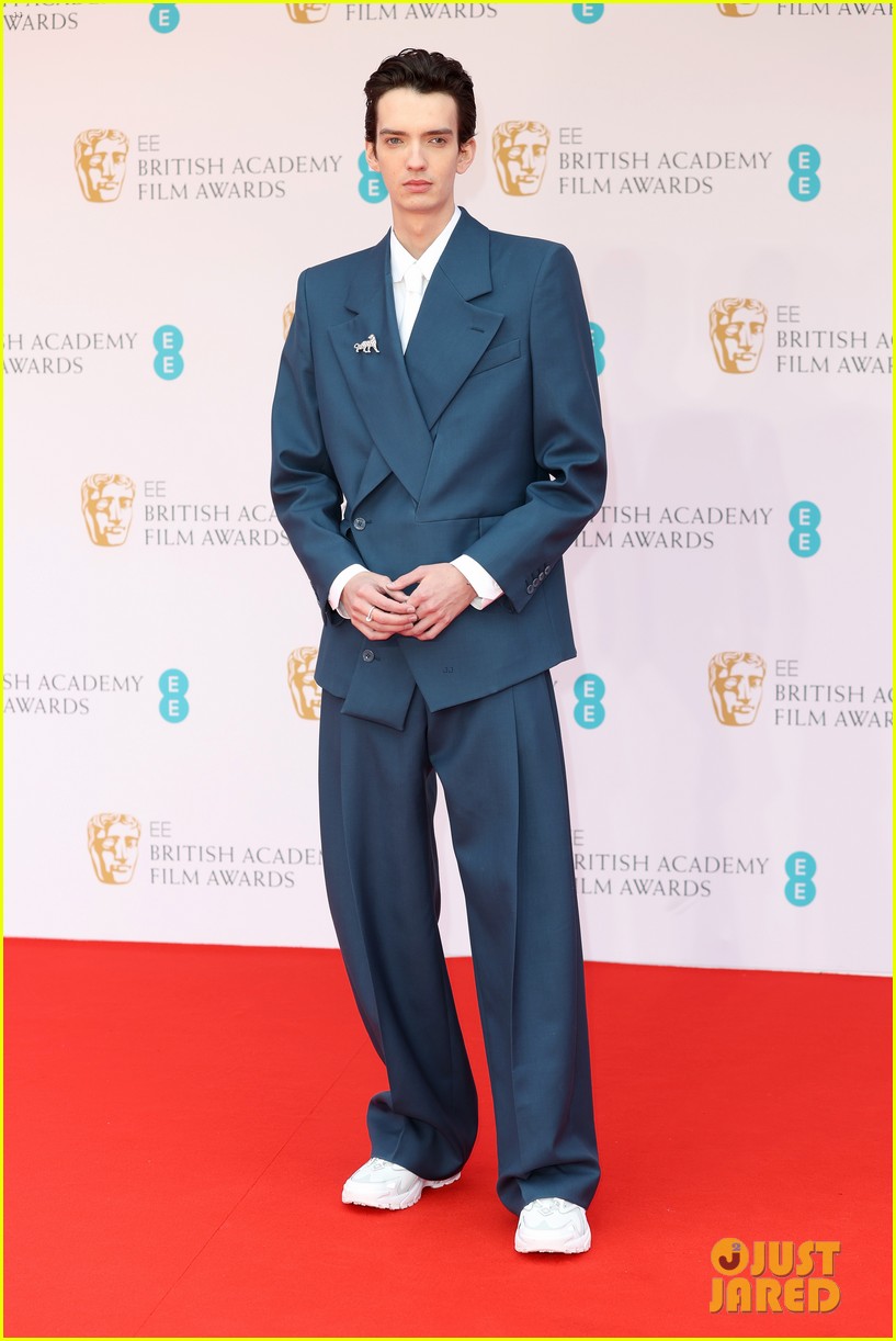 Rising Star Noms Kodi Smit-McPhee & Harris Dickinson Brought Their Girlfriends to BAFTAs 2022!