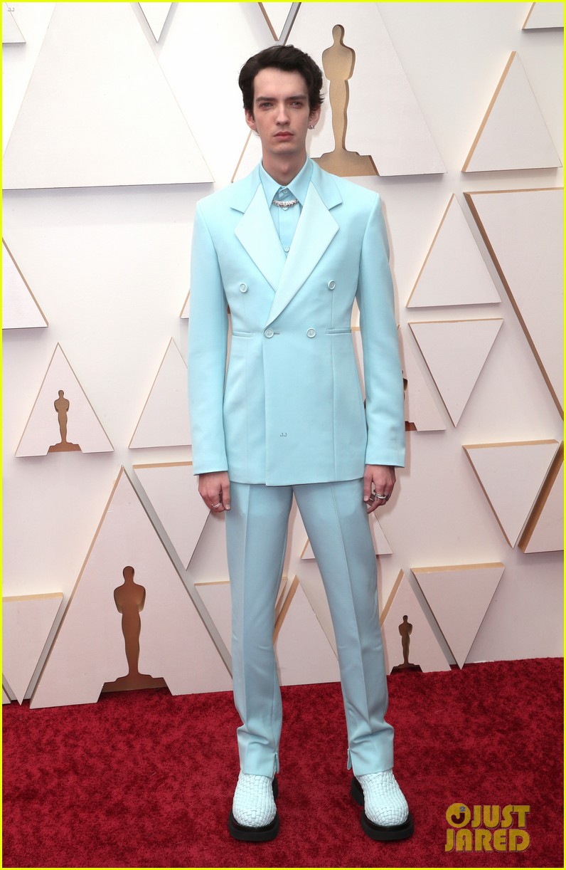 Kodi Smit-McPhee Goes Bold in Bottega at His First Oscars, Joined by Girlfriend Rebecca Phillipou