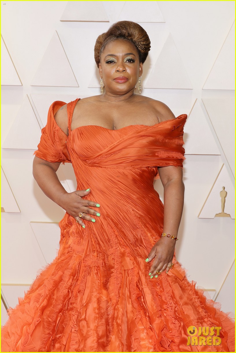 jada pinkett smith red dress Now this is fire, Jada Pinkett Smith switched it up this year, going with a red velvet Christmas tree, TJB Crew, would yall try this out?