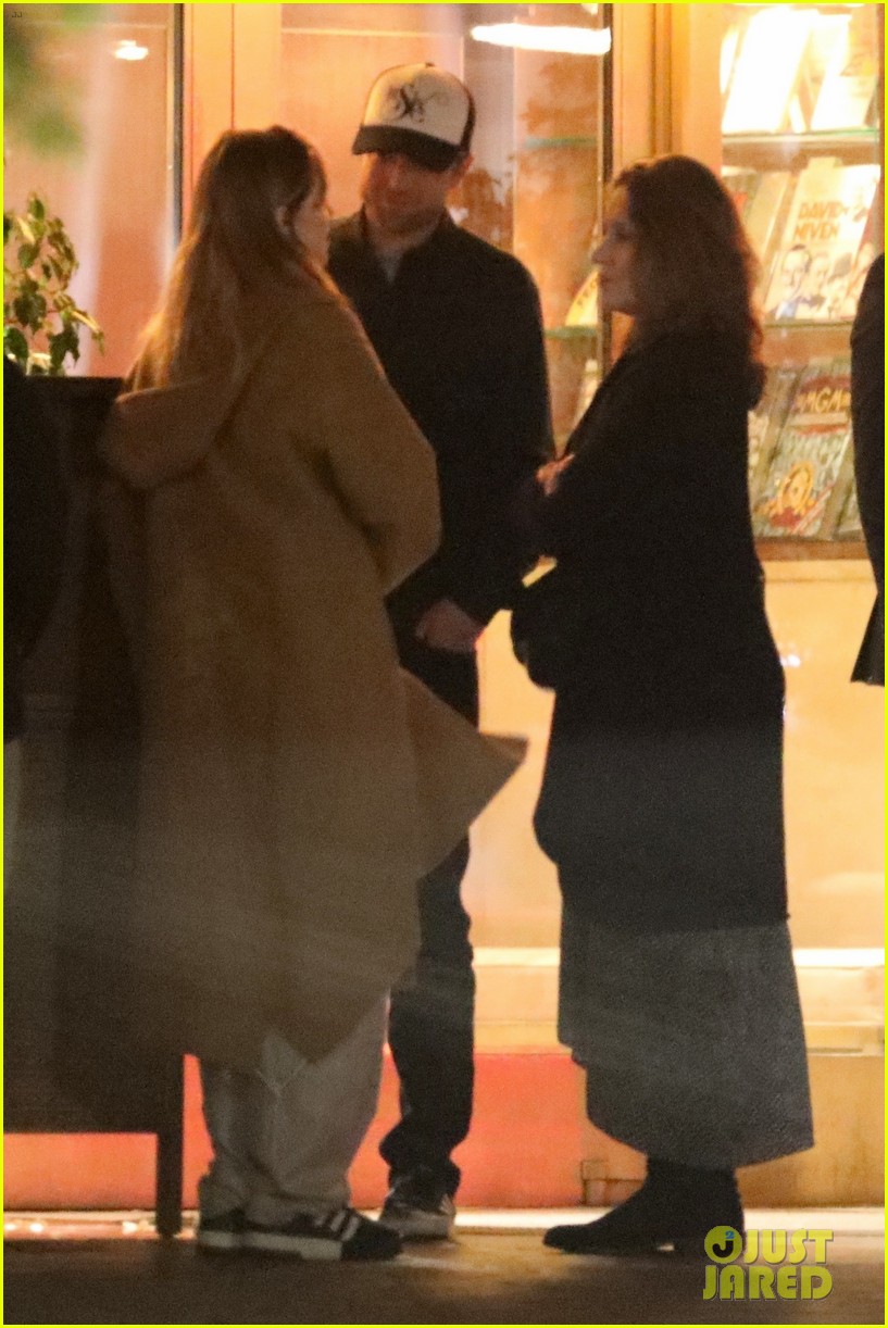 Robert Pattinson & Suki Waterhouse Are Still Going Strong, Photographed at Dinner with Friends!